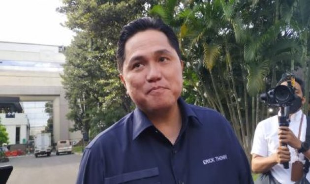 Erick Thohir Santap Roti Sobek Durian Binjai