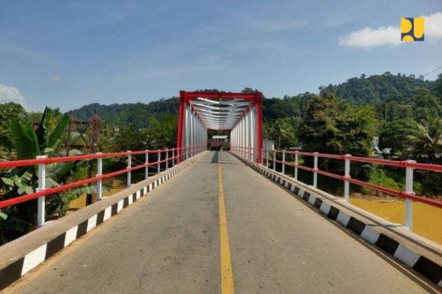 Tingkatkan Konektivitas, Kementerian PU Percepat Preservasi Jalan dan Jembatan di Kabupaten Sintang