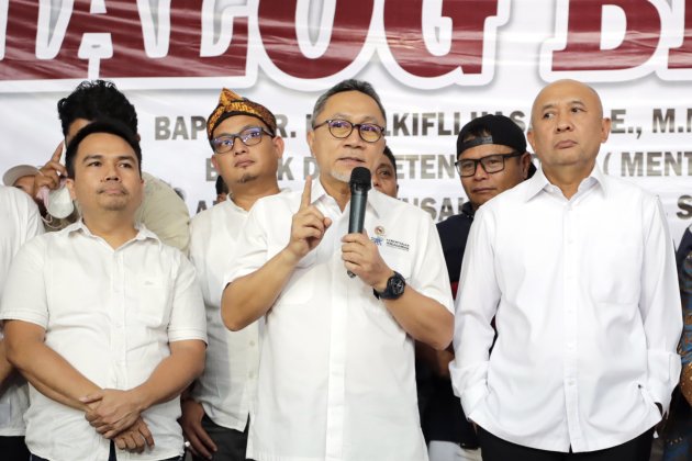 Stop Penyelundupan Pakaian Bekas Asal Impor, Mendag Zulkifli Hasan: Pemerintah Beri Kelonggaran Bagi Pedagang Kecil