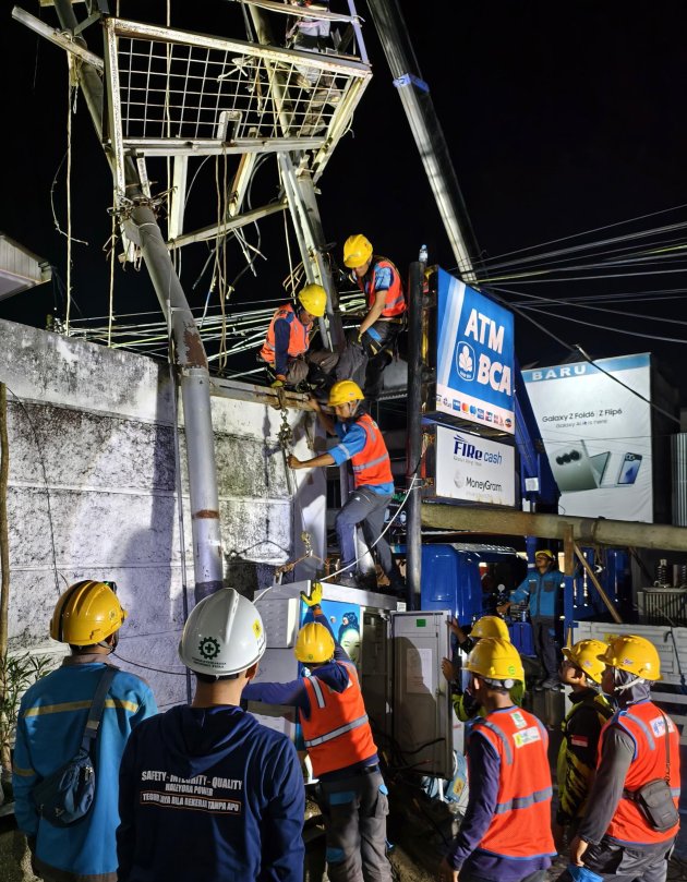 Sinergi Cepat Tanggap, PLN Bersama Pemkot Pulihkan Jaringan Pasca Kejadian Pohon Tumbang di Pangkalpinan