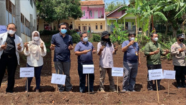 Jamkrindo Lakukan Penguatan Ekonomi Petani Garut 