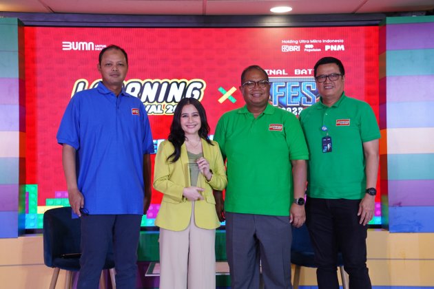 Prilly Latuconsina, Artis Sekaligus Dosen Beri Motivasi di Learning Festival X I-Fest PNM 2023