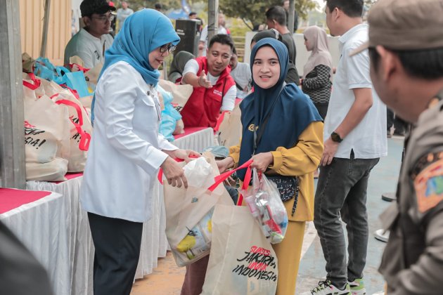 Pemprov DKI Jakarta bersama BUMD Transportasi dan Pangan Selenggarakan Sembako Murah Ramadan di Rusun Nagrak