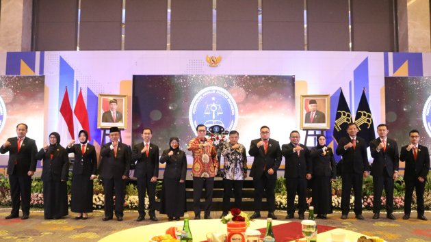 Menkumham Membuka RAKORNIS Analis Hukum Sekaligus Mengukuhkan Pengurus PERSAHI