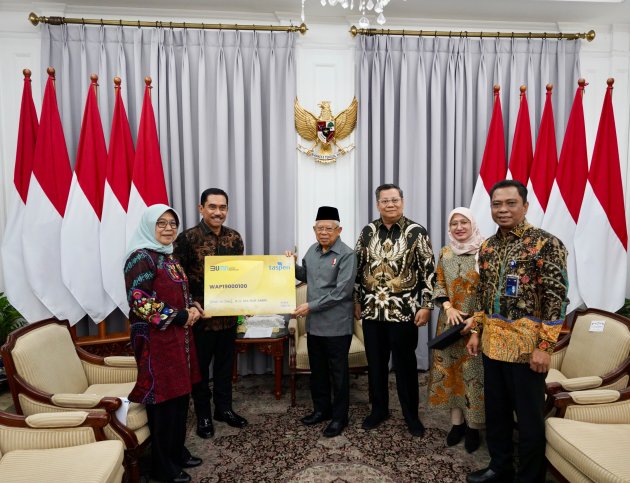 TASPEN Serahkan Manfaat Program Pensiun dan THT kepada Wakil Presiden Republik Indonesia K.H. Ma’ruf Amin