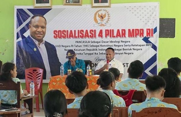 SOSIALISASI EMPAT PILAR MPR RI, ANGGOTA MPR RI NELSON WENDA INGATKAN PELAJAR PENTINGNYA MENGUASAI TEKNOLOGI DAN KEMAMPUAN BAHASA ASING