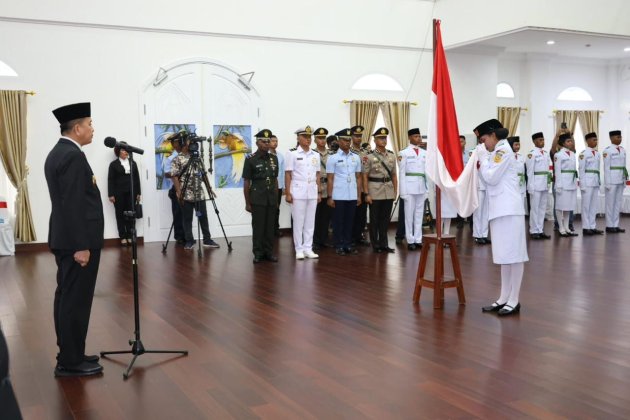 Pj Gubernur Agus Fatoni Resmi Kukuhkan 32 Anggota Paskibraka Papua Tahun 2025