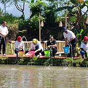 Menuju PNBP 9 M Dirjenpas Tebar Benih Ikan Besama Gubernur Mataram