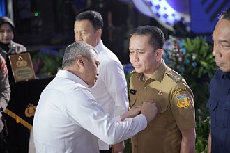Kedua kalinya, Dirjen Keuangan Daerah Agus Fatoni Terima Penghargaan PIN Emas dari Kapolri