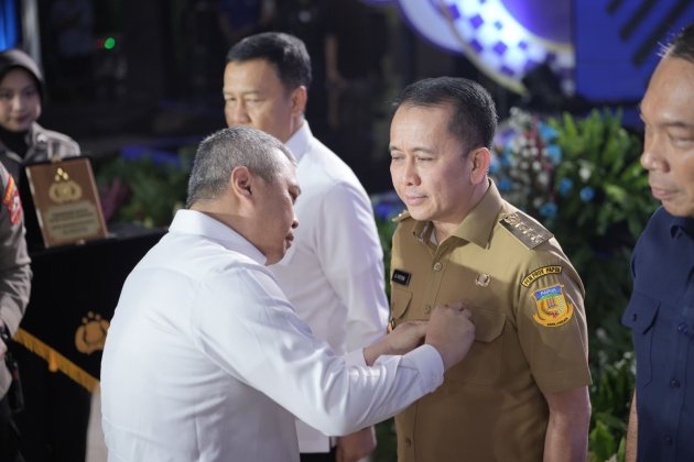 Kedua kalinya, Dirjen Keuangan Daerah Agus Fatoni Terima Penghargaan PIN Emas dari Kapolri
