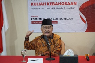 ANGGOTA MPR RI PROF JIMLY ASSHIDDIQIE SOSIALISASIKAN PANCASILA, UUD 1945, NKRI DAN BHINEKA TUNGGAL IKA BERSAMA MAHASISWA