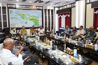 Perkuat Sinergi, Pj Gubernur Papua Agus Fatoni Silahturahmi dengan DPRP Bahas Percepatan Anggaran hingga Ajak Wujudkan PSU Damai