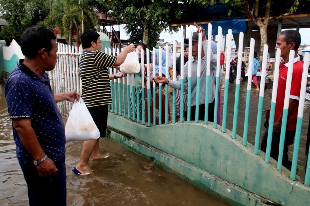 Ketua DPRD Kabupaten Banjar Salurkan Bantuan Untuk Warga Korban Banjir