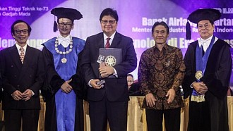 Tiga Menteri Terima Herma Johannes Award