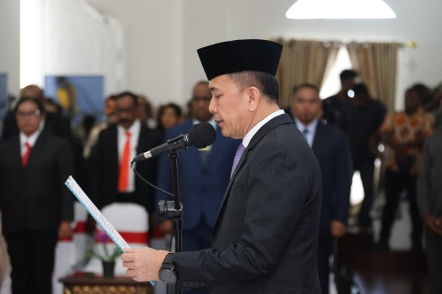 Pj Gubernur Agus Fatoni Lantik dan Kukuhkan Pejabat Administrator dan Pengawas di Pemprov Papua