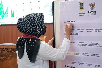 Para Pejabat Klaten Berkomitmen  Jadi Muzaki 