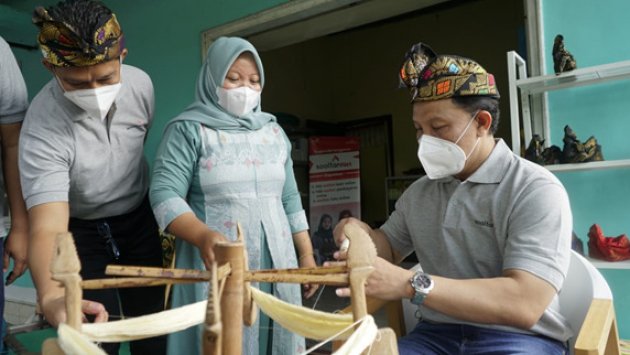 Telkom Dukung UMKM Naung Songket Naik Kelas dengan Digitalisasi