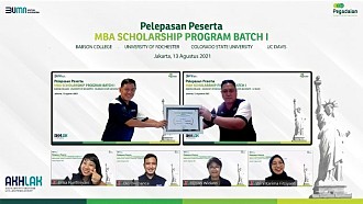  Pegadaian Berangkatkan Peserta Penerima Beasiswa MBA ke Amerika Serikat.