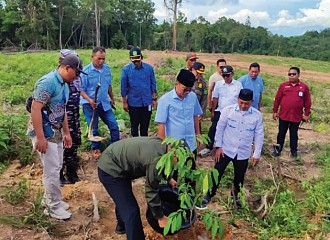 Mendes Yandri Letakkan Batu Pertama Pembangunan Smk Agribisnis Desa Tepian Langsat Kaltim