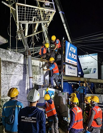 Sinergi Cepat Tanggap, PLN Bersama Pemkot Pulihkan Jaringan Pasca Kejadian Pohon Tumbang di Pangkalpinan