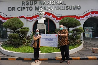 Jamkrindo Beri Bantuan Masker N95 ke RSCM