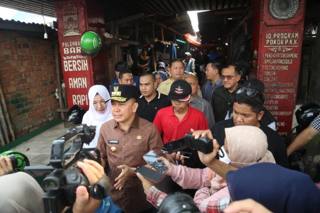 Pj Gubernur Sumsel Agus Fatoni Turun Langsung ke Pasar: Harga Daging Turun, Telur Stabil