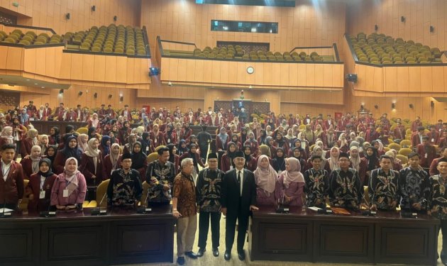 Anggota MPR RI Jimly Asshiddiqie Sambut Ratusan Mahasiswa dalam agenda Seminar Kebangsaan dengan tema Sosialisasi Empat Pilar