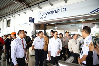 Pantau Kondisi Angkutan Kereta Api di Masa Long Weekend Hari Raya Idul Adha, Menhub Apresiasi Kinerja Layanan KAI