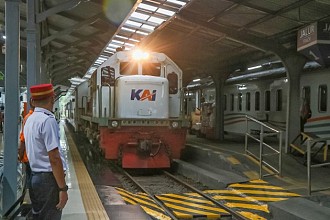 Menikmati Kelezatan di Dekat Stasiun Kereta Api