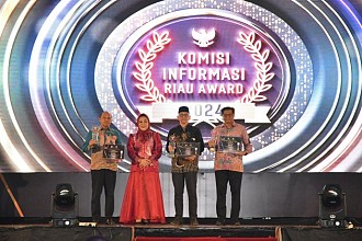 BRK Syariah Kembali Terima Penghargaan KI Award Menuju Informatif 2024