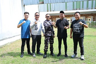 Ikut Latihan Menembak, Prima Salam: Bangun Konsentrasi Dan Eratkan Silaturahmi