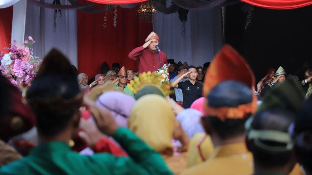 Pakaian Adat Warnai Upacara Hardiknas Di Palembang, Sekda Tekankan Pendidikan Berkualitas