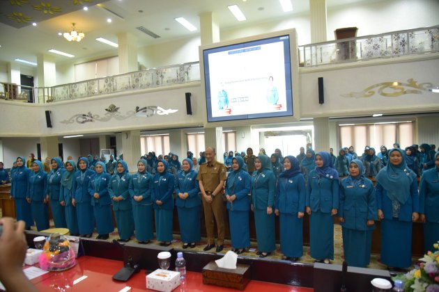 Dewi Sastrani Lantik Pengurus TP PKK Dan Tim Pembina Posyandu Tingkat Kecamatan