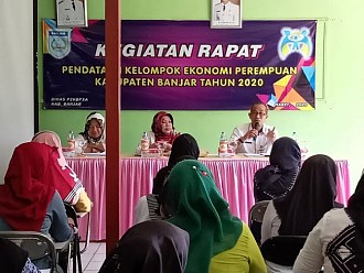 Perempuan Dipacu Kembangkan Industri Rumahan