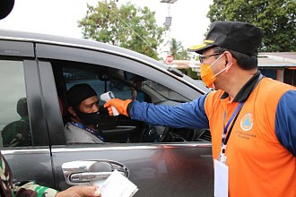 Sekda Banjar Bersama Dandim 1006 Martapura Pantau Posko PSBB di Kabupaten Banjar