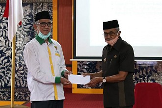 Bupati Banjar Berzakat Melalui Baznas