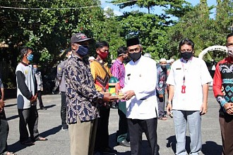 Bupati Banjar Salurkan Sarana Produksi Pertanian