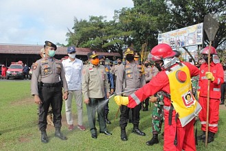 Atasi Karhutla, Polres Banjar Modifikasi Motor Dinas Jadi Pemadam  11.19.00