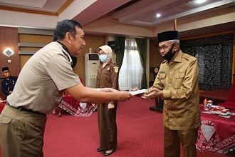 Jamin Kepastian Hukum, Pemkab Banjar Terima Sertifikasi Hak Pakai BMN