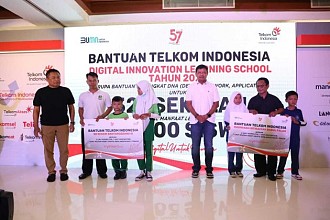 Telkom Bangkitkan Digitalisasi Pendidikan di Daerah 3