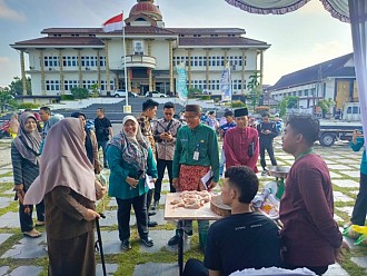 Pemkot Pangkalpinang Gelar Gerakan Pangan Murah Di Halaman Kantor Wali Kota