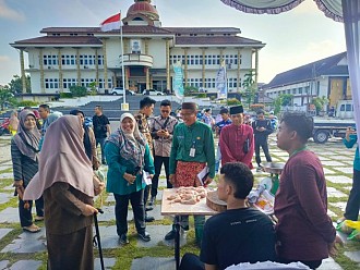 Pemkot Pangkalpinang Gelar Gerakan Pangan Murah Di Halaman Kantor Wali Kota