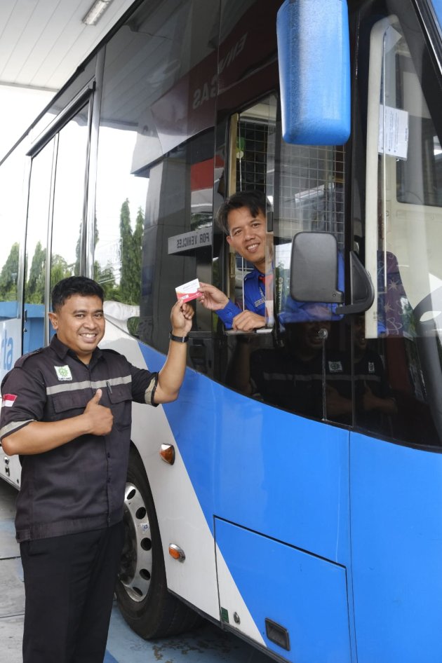 Jalin Kerja Sama, Pertamina Retail Implementasikan Teknologi Kartu Pas RFID untuk Meningkatkan Kontrol Pengisian BBG Pada Armada Transjakarta Perum DAMRI