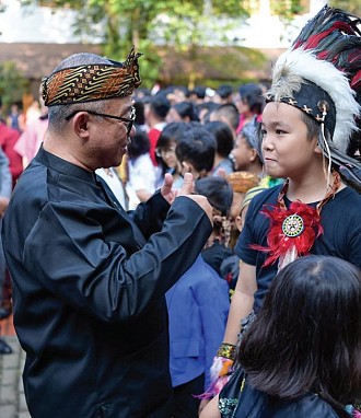 Sapa Murid di Bogor, Mendikdasmen Budayakan  Jaga Lingkungan dan Hormati Guru