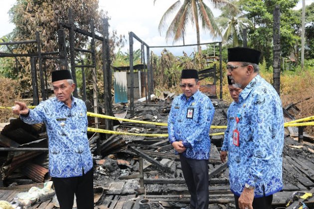 Bupati Tinjau langsung lokasi pascakebakaran Desa Melayu Tengah