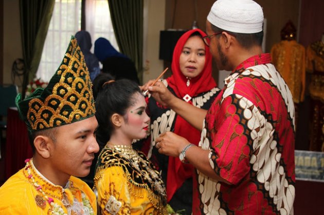 Lestarikan Budaya Adat Dengan Rias Pengantin Banjar