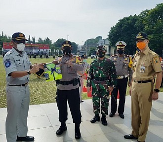 JR Jateng tangkal kecelakaan melalui Pemberian Sarana Pencegahan Laka lantas