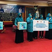 Gencar Gebrak Masker, TP. PKK Banjar Kembali Dapat Bantuan Masker Dari Pembinanya