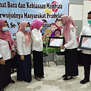 Dispersip Anugrahi Petugas Pelayanan Perpustakaan Terbaik