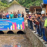 Karyawan Krakatau Steel Group Bergerak Bersama Lakukan Normalisasi Aliran Sungai Kubangsari